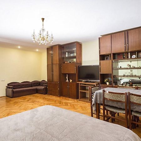 Full House Апартаменти На Площі Ринок Lviv Dış mekan fotoğraf